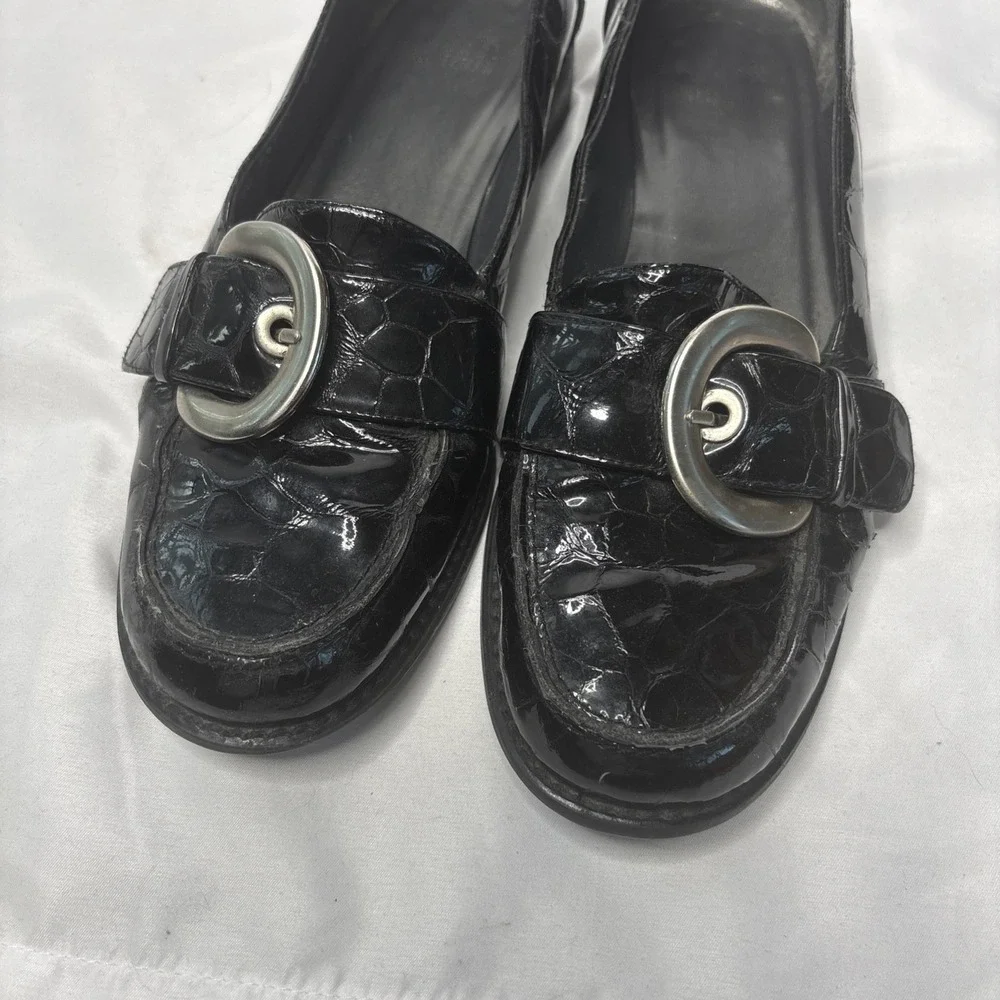 Stuart Weitzman Womens 8.5M Black Alligator Patent Leather Loafers Silver Buckle